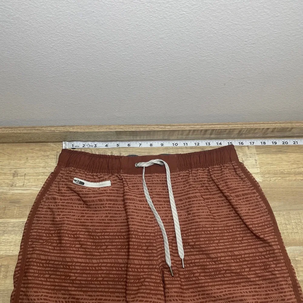 Vuori Banks Shorts Rust Brown Geometric Print unlined Athletic Gym Mens Large